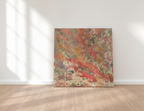 Rosens vila i sanden – Stor canvas tavla i akryl med röda toner | 100x100 cm